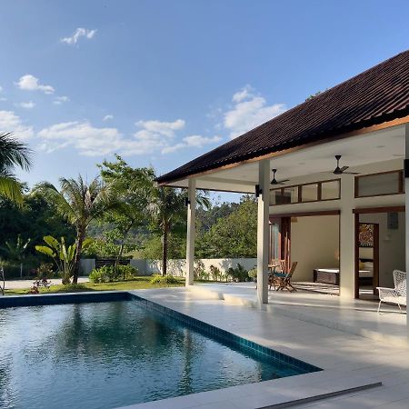 Villa Meranti - Spacious Private Pool Villa ปันไตเจอนัง ภายนอก รูปภาพ