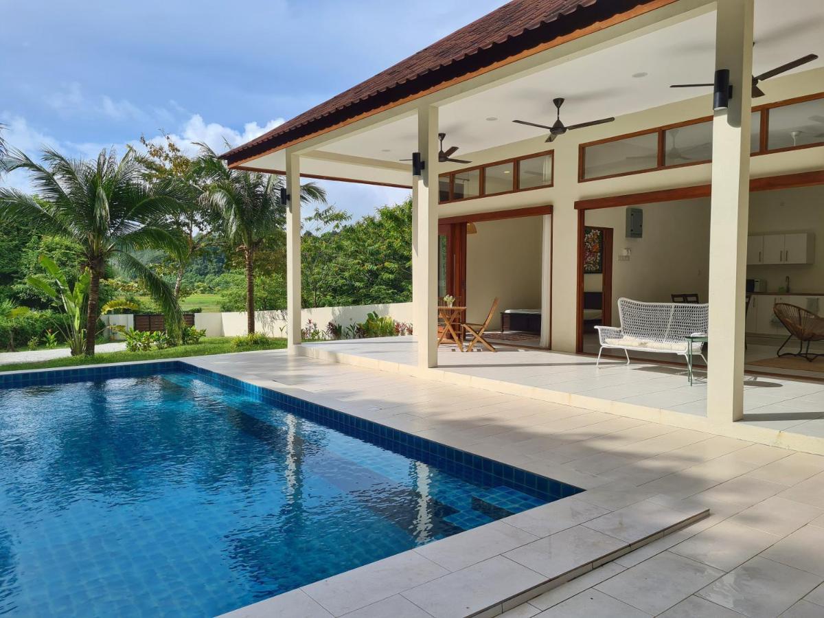 Villa Meranti - Spacious Private Pool Villa ปันไตเจอนัง ภายนอก รูปภาพ