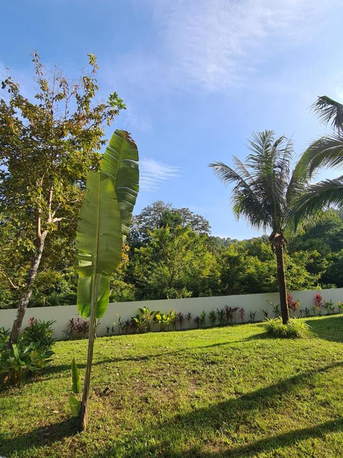 Villa Meranti - Spacious Private Pool Villa ปันไตเจอนัง ภายนอก รูปภาพ