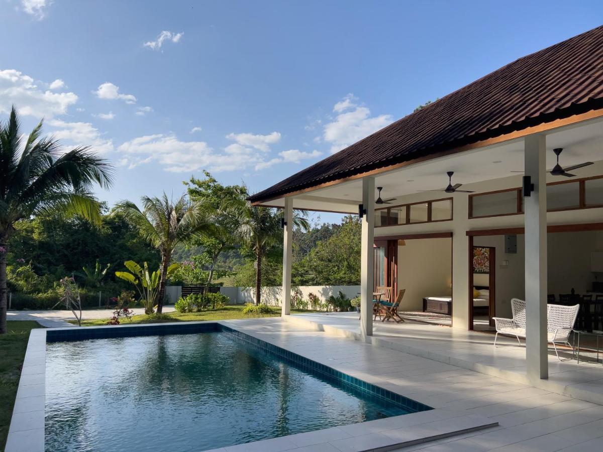 Villa Meranti - Spacious Private Pool Villa ปันไตเจอนัง ภายนอก รูปภาพ