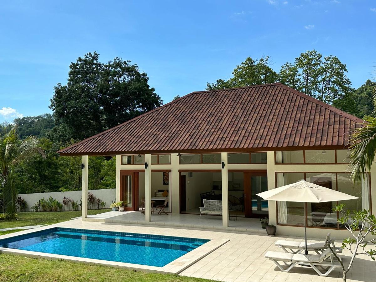 Villa Meranti - Spacious Private Pool Villa ปันไตเจอนัง ภายนอก รูปภาพ
