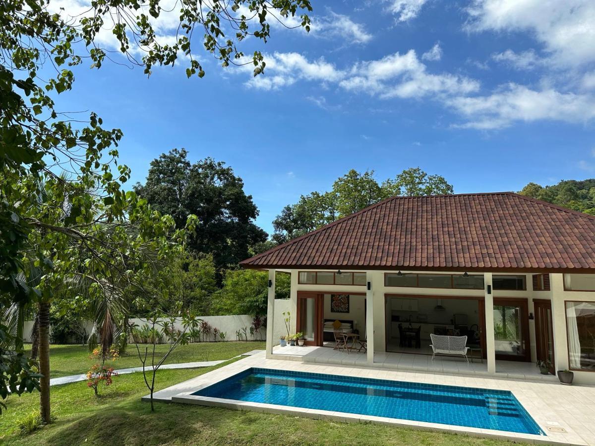 Villa Meranti - Spacious Private Pool Villa ปันไตเจอนัง ภายนอก รูปภาพ