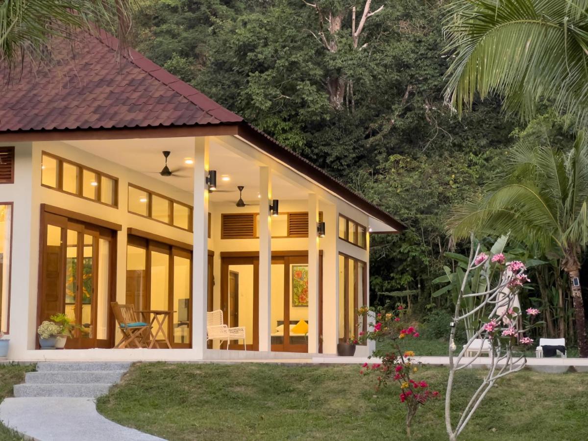 Villa Meranti - Spacious Private Pool Villa ปันไตเจอนัง ภายนอก รูปภาพ