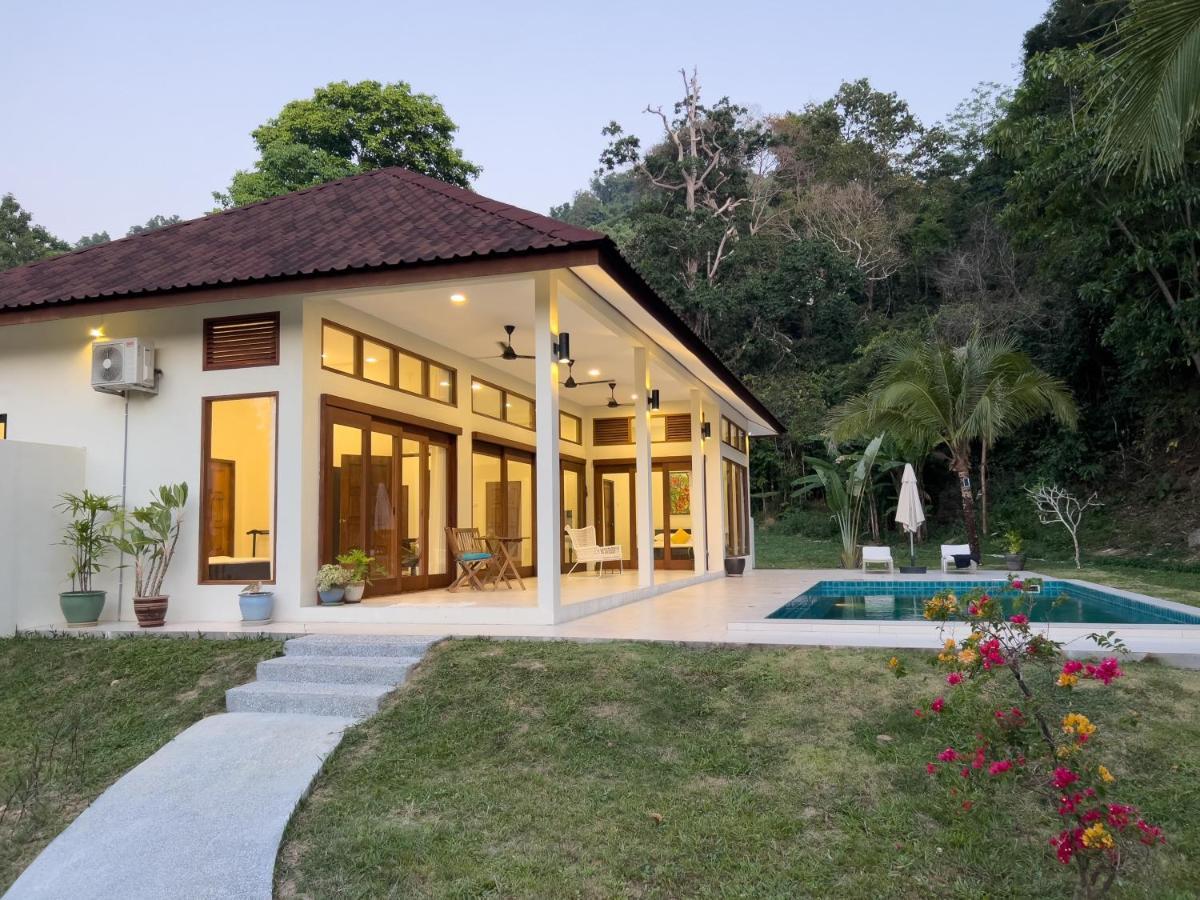 Villa Meranti - Spacious Private Pool Villa ปันไตเจอนัง ภายนอก รูปภาพ