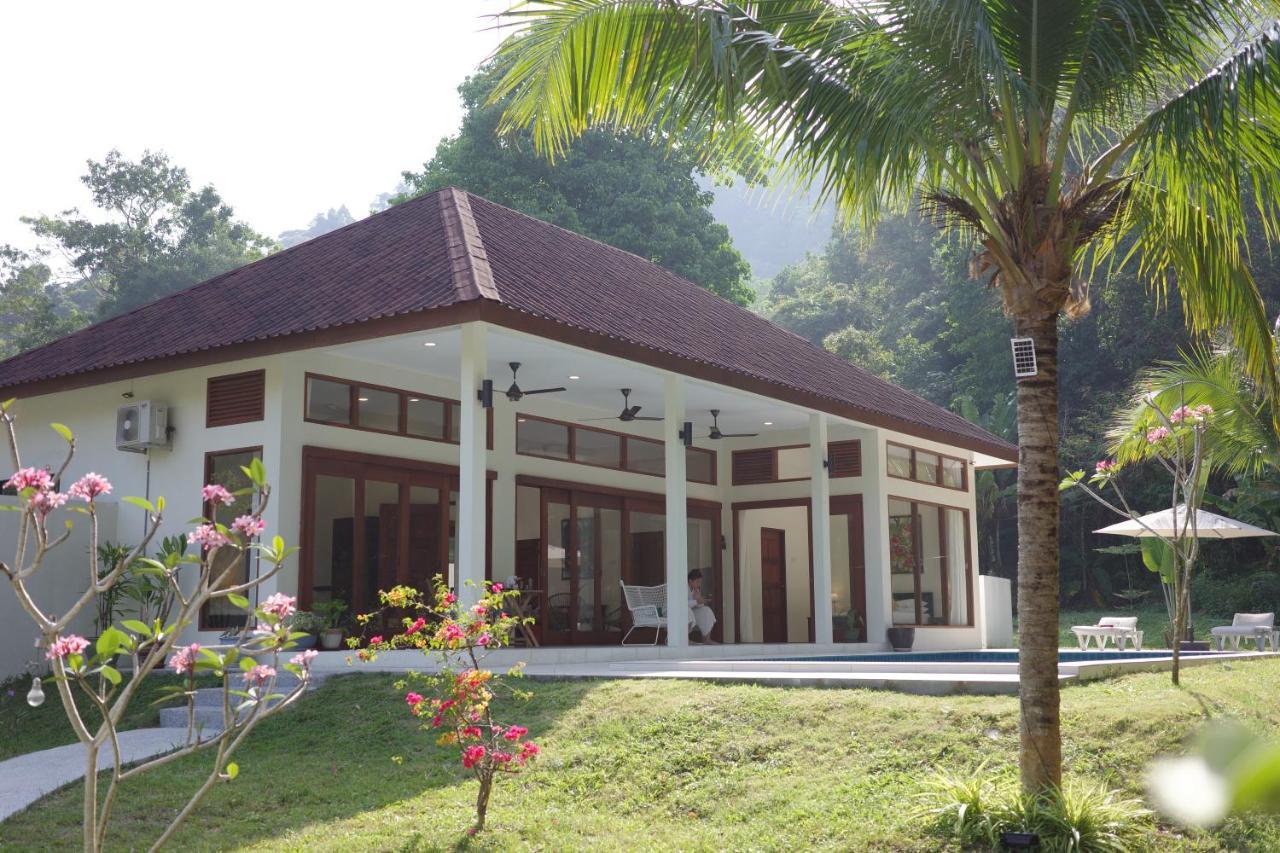 Villa Meranti - Spacious Private Pool Villa ปันไตเจอนัง ภายนอก รูปภาพ