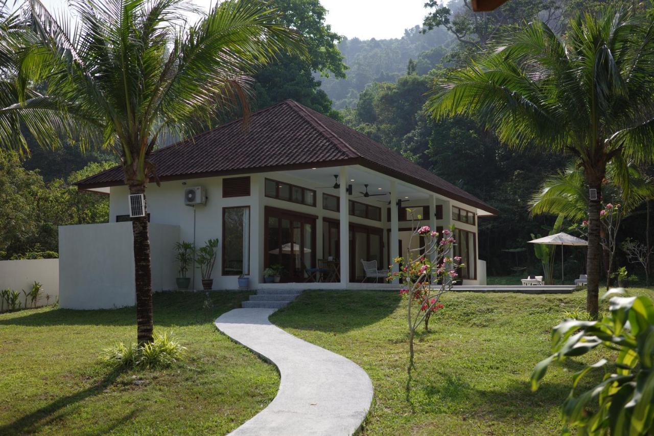 Villa Meranti - Spacious Private Pool Villa ปันไตเจอนัง ภายนอก รูปภาพ
