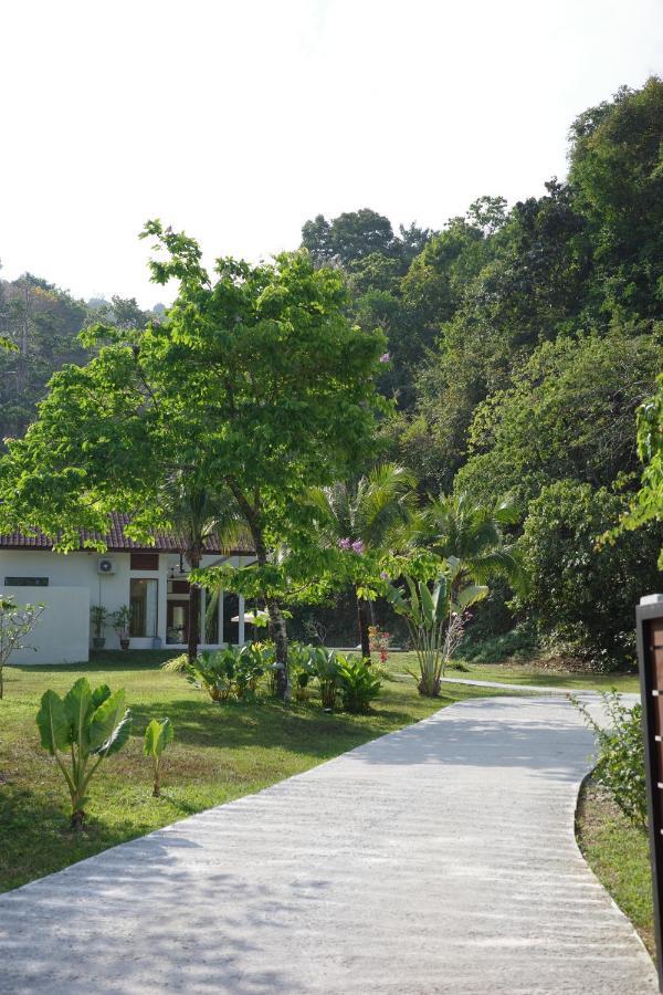 Villa Meranti - Spacious Private Pool Villa ปันไตเจอนัง ภายนอก รูปภาพ