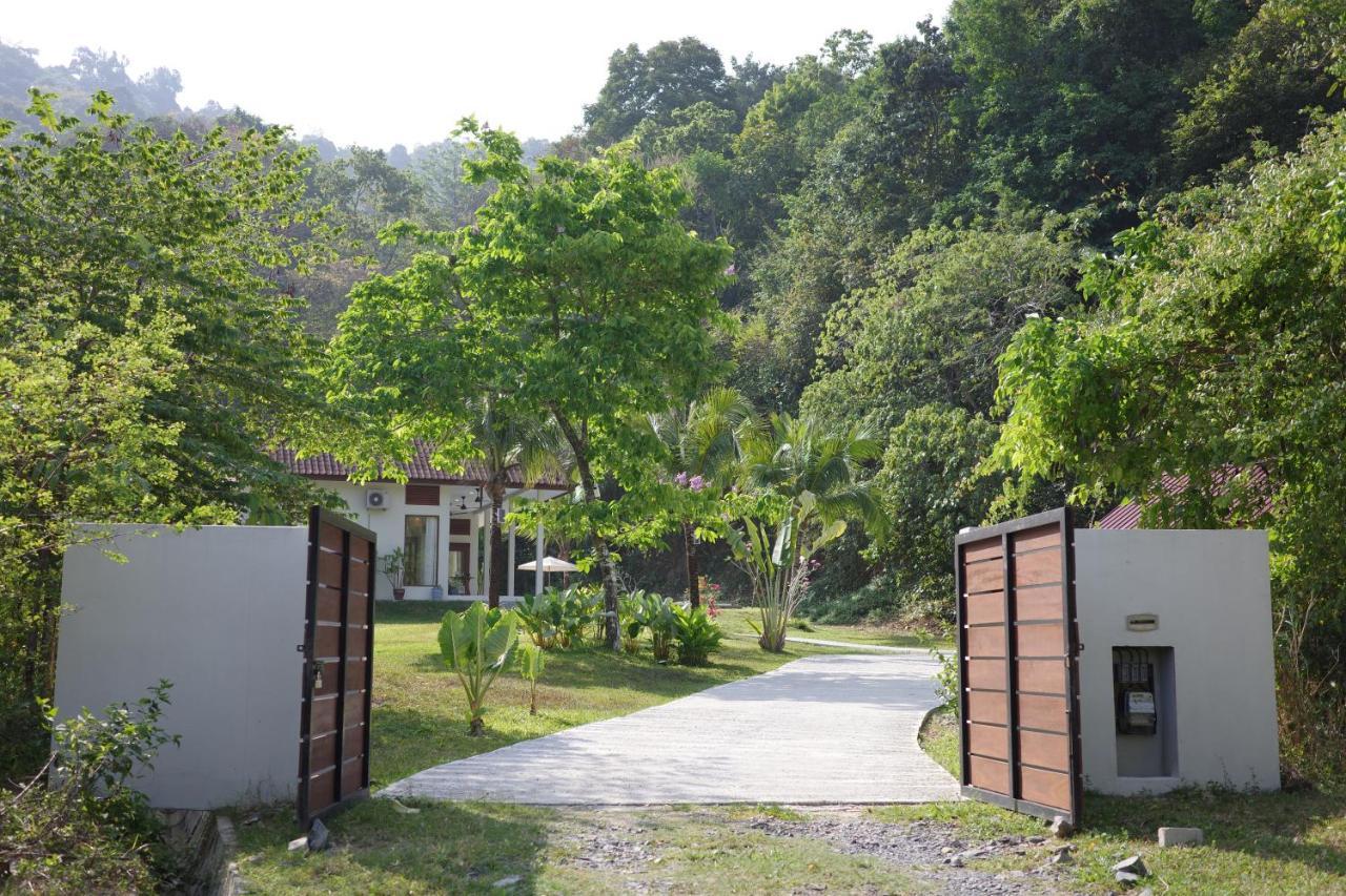 Villa Meranti - Spacious Private Pool Villa ปันไตเจอนัง ภายนอก รูปภาพ